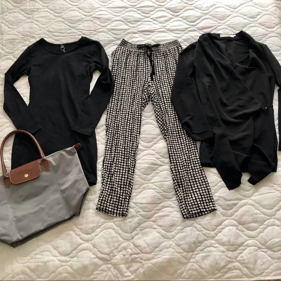 ❌DONATED❌ 8 item not so mystery box sz XS - S - Picture 9 of 12